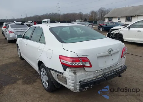 2011 Toyota Camry z USA, uszkodzony, nr VIN 4T1BF3EK2BU582435